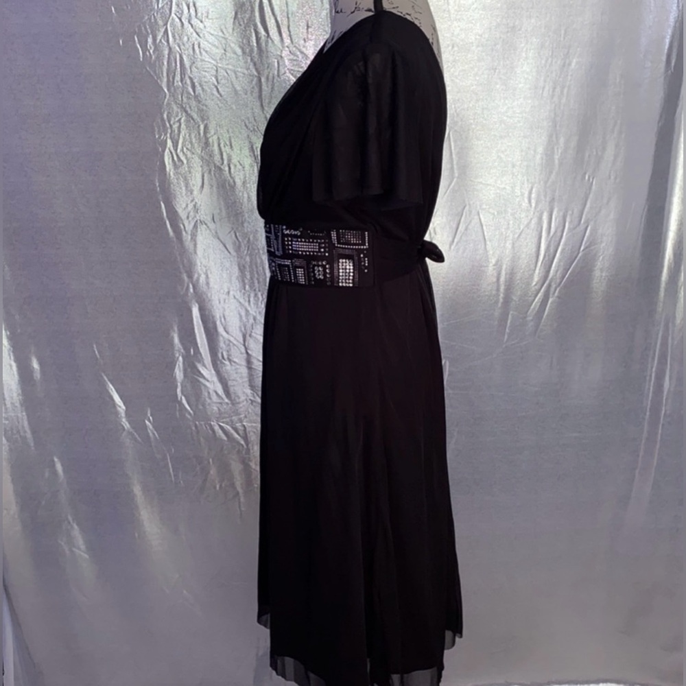 R&M Richards Short Sleeve Dress With Belt
R & M Richards
Size: 12 - Picture 5 of 9